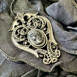 Vintage Robert Rose Black Cameo Brooch Ornate Gothic Victorian Revival Pin 80s